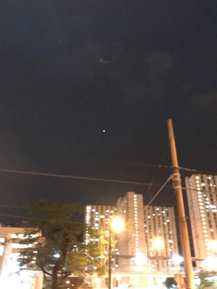 屯門有人違例放孔明燈。網民Sunmoon Cheng圖片