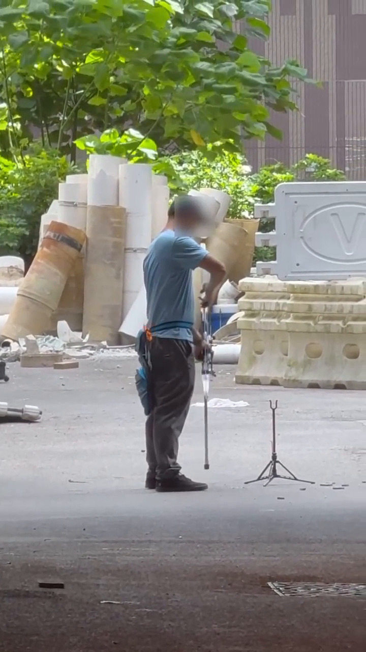•反彈射到人; •即時要報警啦; •扮晒嘢,捉佢啦;。fb「向香港警察致敬」截圖 •反彈射到人; •即時要報警啦; •扮晒嘢,捉佢啦;。fb「向香港警察致敬」截圖