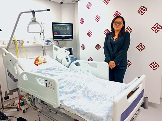 魏佩菁將「病房」搬入課堂，現時理大康復治療科學系共設兩個這樣的實驗室，供學生進行分組模擬訓練。
　　