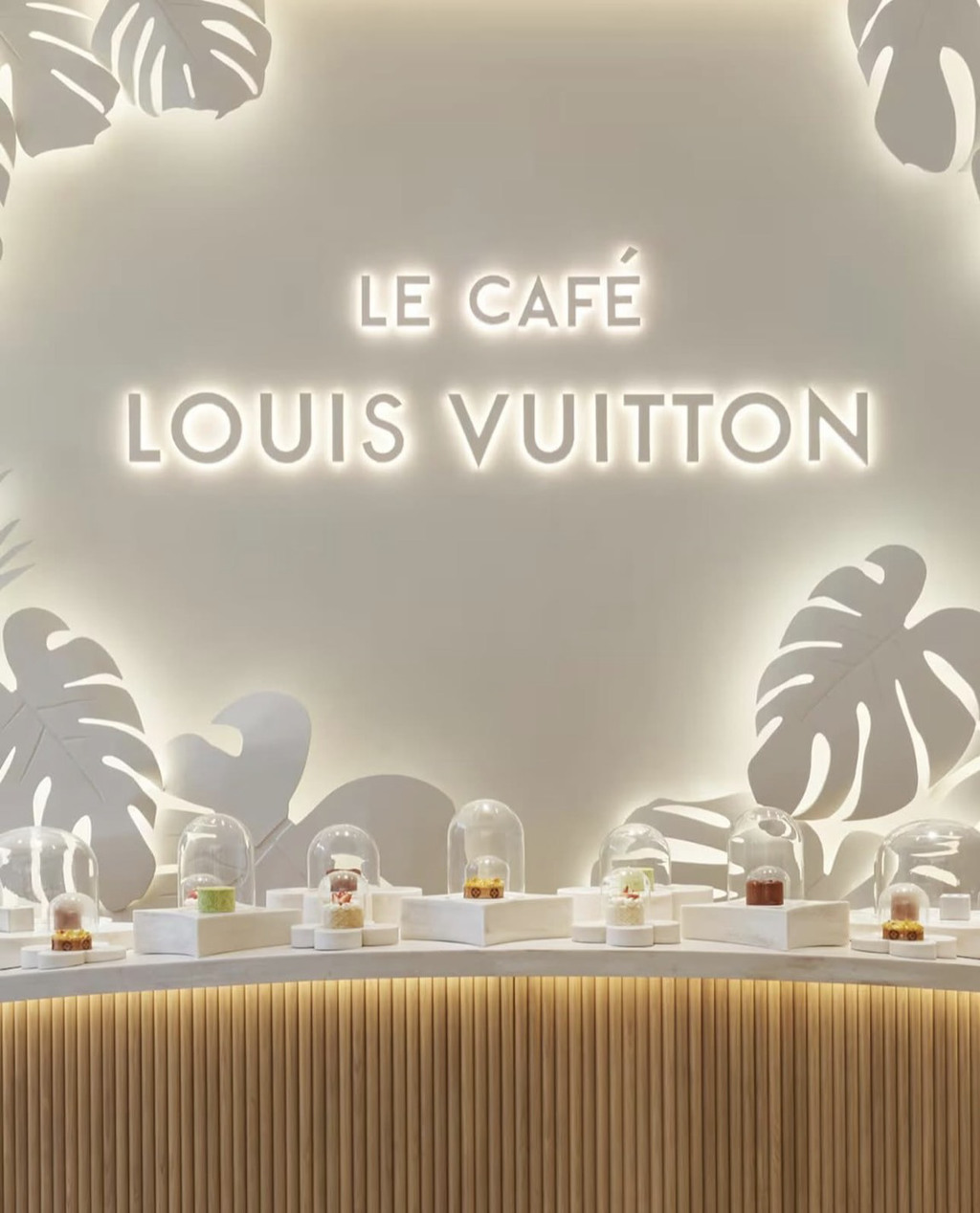 路易威登在首爾江南區清潭洞開設旗下首間常設餐廳Le Cafe Louis Vuitton。Le Cafe Louis Vuitton IG