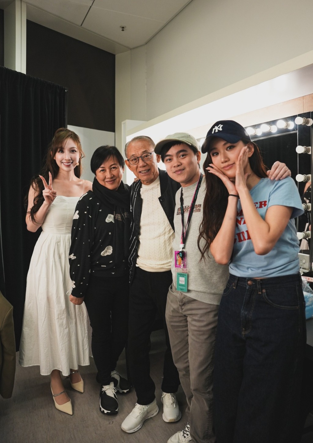 楊受成博士與太太陸小曼支持旗下藝人海兒及Carina@VIVA演出。