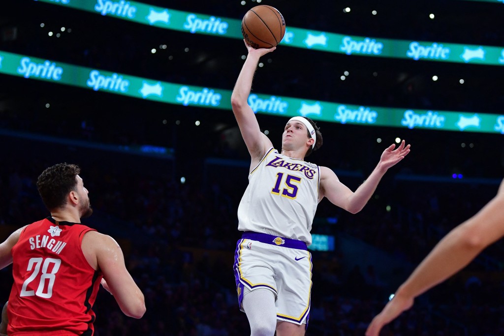 里夫斯（中）近日陷入交易流言。路透社