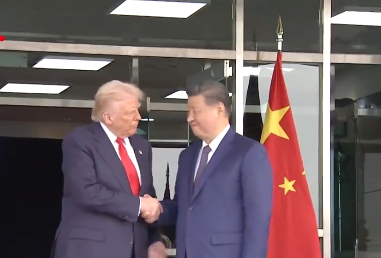 中美元首會晤結束後,特朗普與習近平再次握手。 央視 中美元首會晤結束後,特朗普與習近平再次握手。 央視