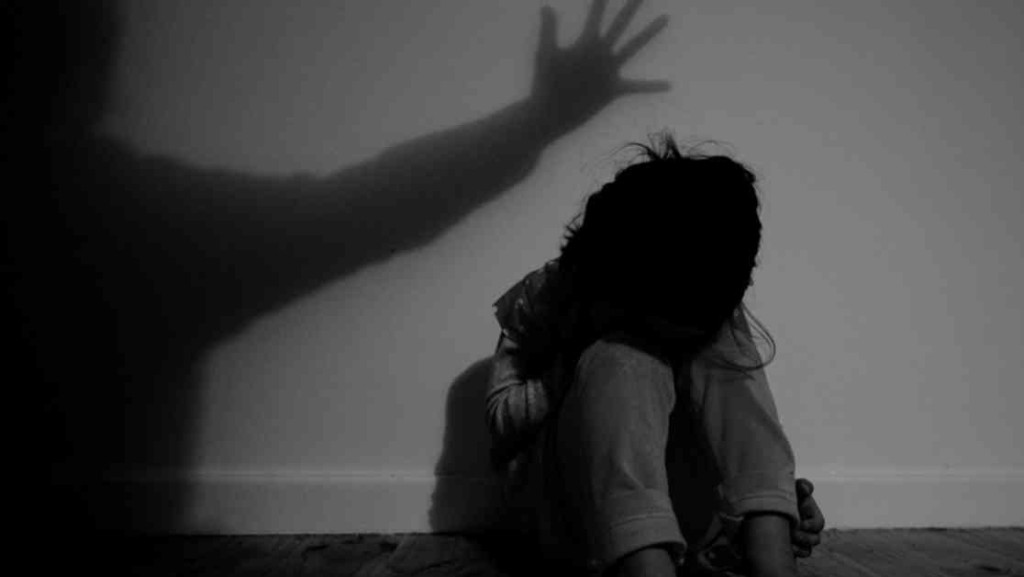 倉務員三度侵犯同母異父的胞妹認猥褻侵犯罪,還押懲教看管。(示意圖)網圖