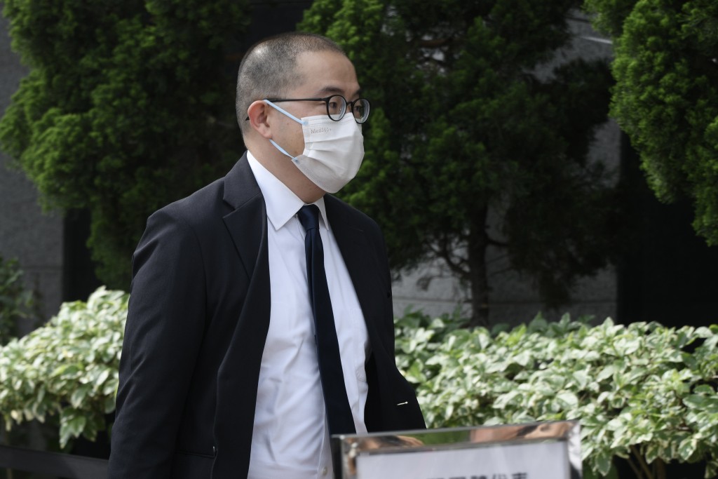 民政事務總署副署長(2)易志宏。