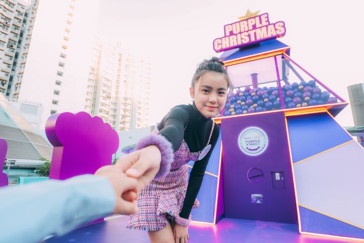 在慈雲山中心七樓的空中花園，設有五米高的巨型聖誕扭蛋樹供大家打卡。