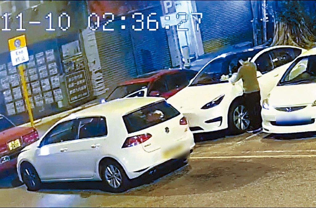 「天眼」拍攝到一名男子在他人私家車上放下「牛肉乾」。 