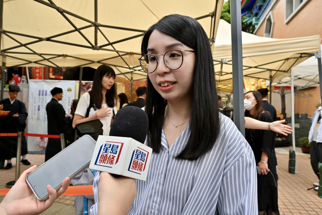 葉太期望孩子感受傳統科儀氣氛,並祈求學業進步。 葉太期望孩子感受傳統科儀氣氛,並祈求學業進步。
