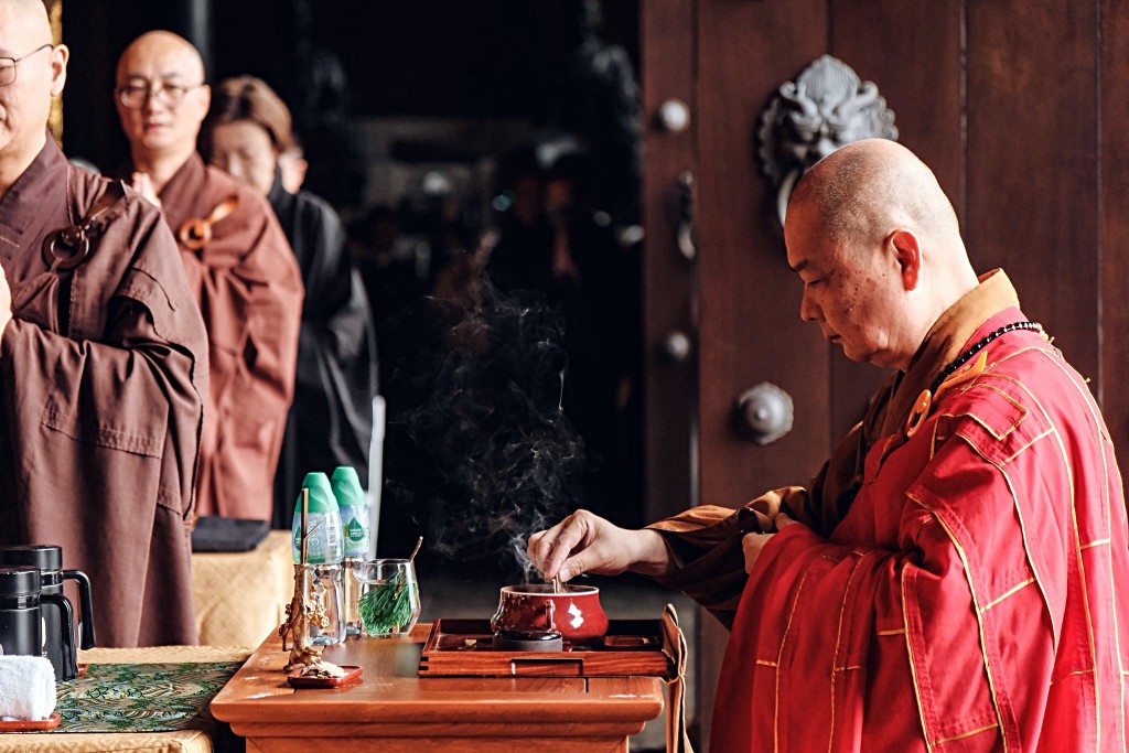 慈山寺昨晨進行「大埔宏福苑火災地藏菩薩拔度消災法會」。fb:Tsz Shan Monastery 慈山寺 慈山寺昨晨進行「大埔宏福苑火災地藏菩薩拔度消災法會」。fb:Tsz Shan Monastery 慈山寺