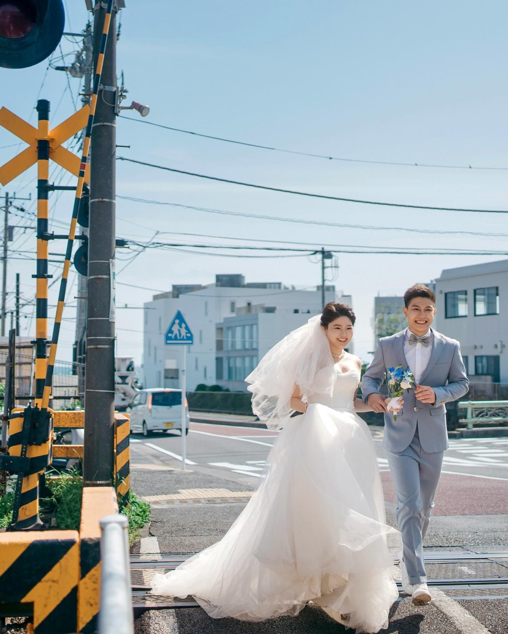 许惠菁去年12月中与与学霸金融材俊男友Shane结婚，在社交平台贴上婚纱相。