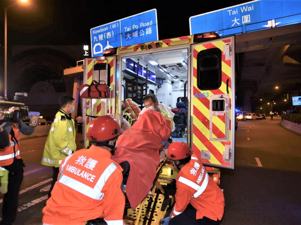 部份傷者由救護車送往醫院。