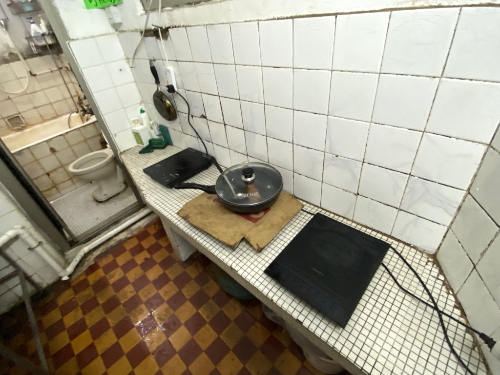 板間房6戶共享一個廚房及廁所。