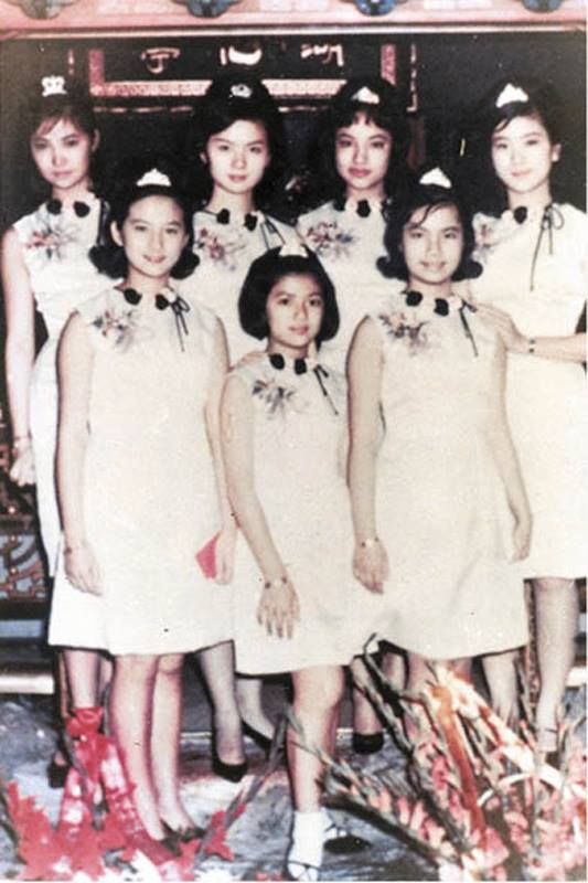 「七公主」凭电影《七公主》走红后，获得不少登台唱歌机会。