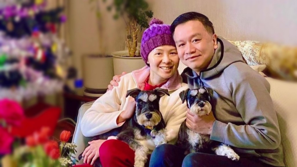黃詠儀醫生與容樹恒醫生及兩隻愛犬的溫馨合照，流露出無限愛意。