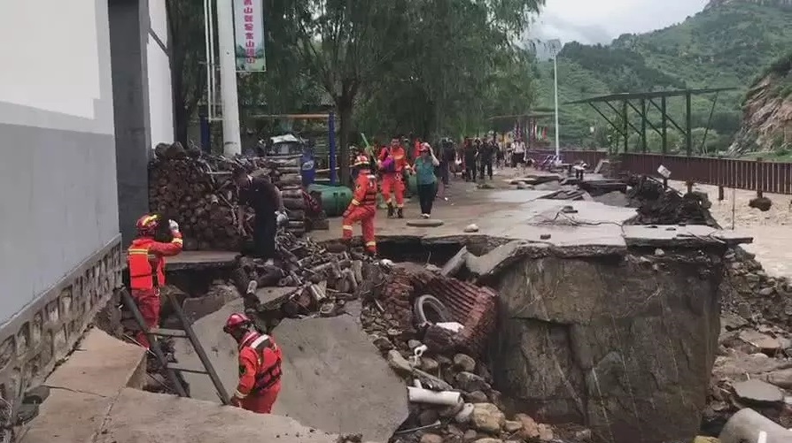 密雲數十名群眾被困。網上圖片
