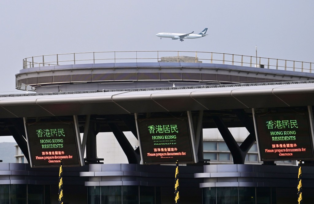 兩條連接路均連接香港口岸，並在港珠澳大橋工程計劃下填海興建。資料圖片