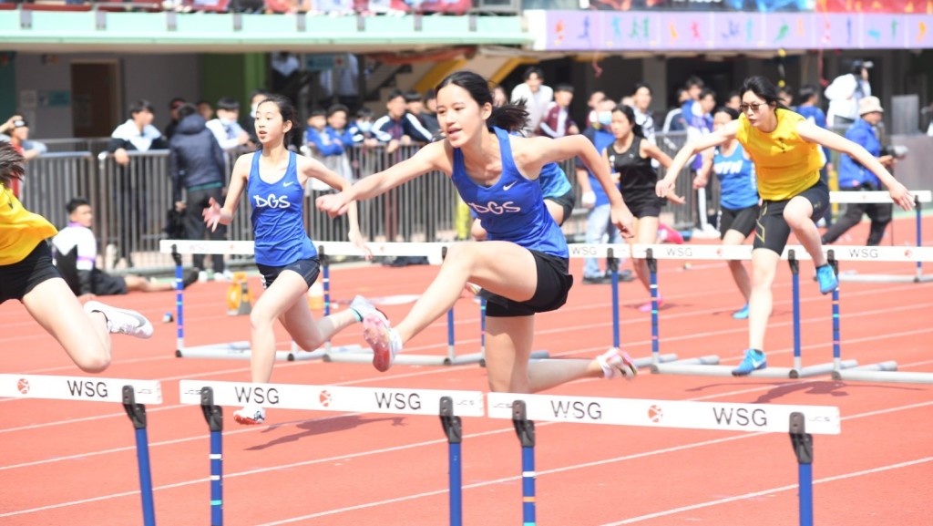 邬凯尧不幸踢跌栏杆憾失冠军。吴家祺摄