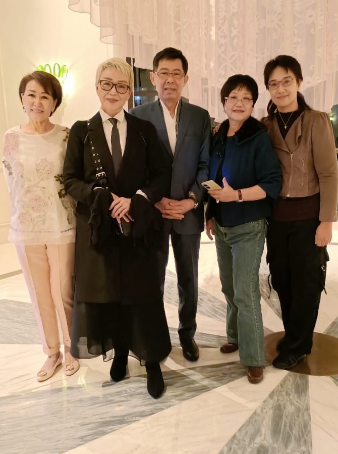 台湾女星杨惠姗（左二）70年代加入演艺圈，1984年凭《小逃犯》获得第21届金马奖最佳女主角，翌年再凭《我这样过了一生》蝉联金马影后宝座。