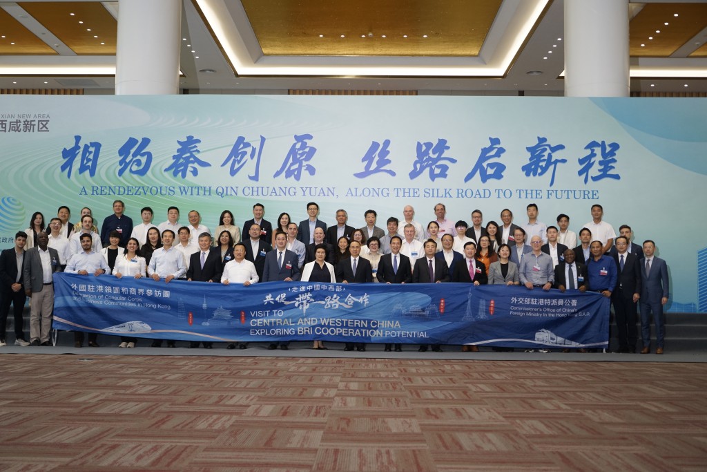 外交部驻港公署率外国在港领团及商界参访团前往河南、陕西。外交部驻港公署图片
