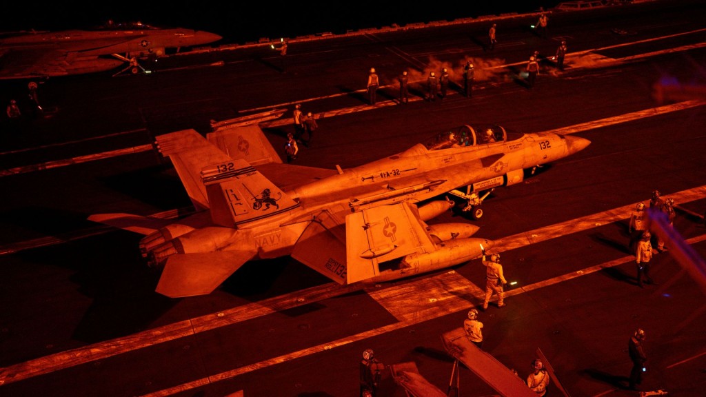 美国F/A-18F“超级大黄蜂”（Super Hornet）战机。 美联社