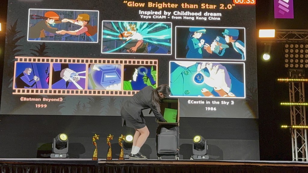 团队在突尼斯国际⼯程与科技节上，以最后⼗强的身份于台上进⾏两分钟演示。受访者提供