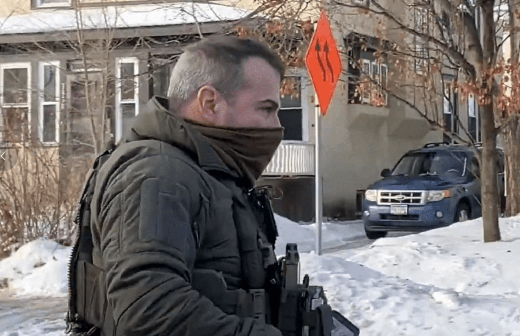 涉案ICE執法人員羅斯(Jonathan Ross)。X@JohnnyLCKai 涉案ICE執法人員羅斯(Jonathan Ross)。X@JohnnyLCKai