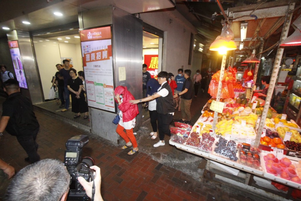 警方反黑組北角破獲住宅牌九檔