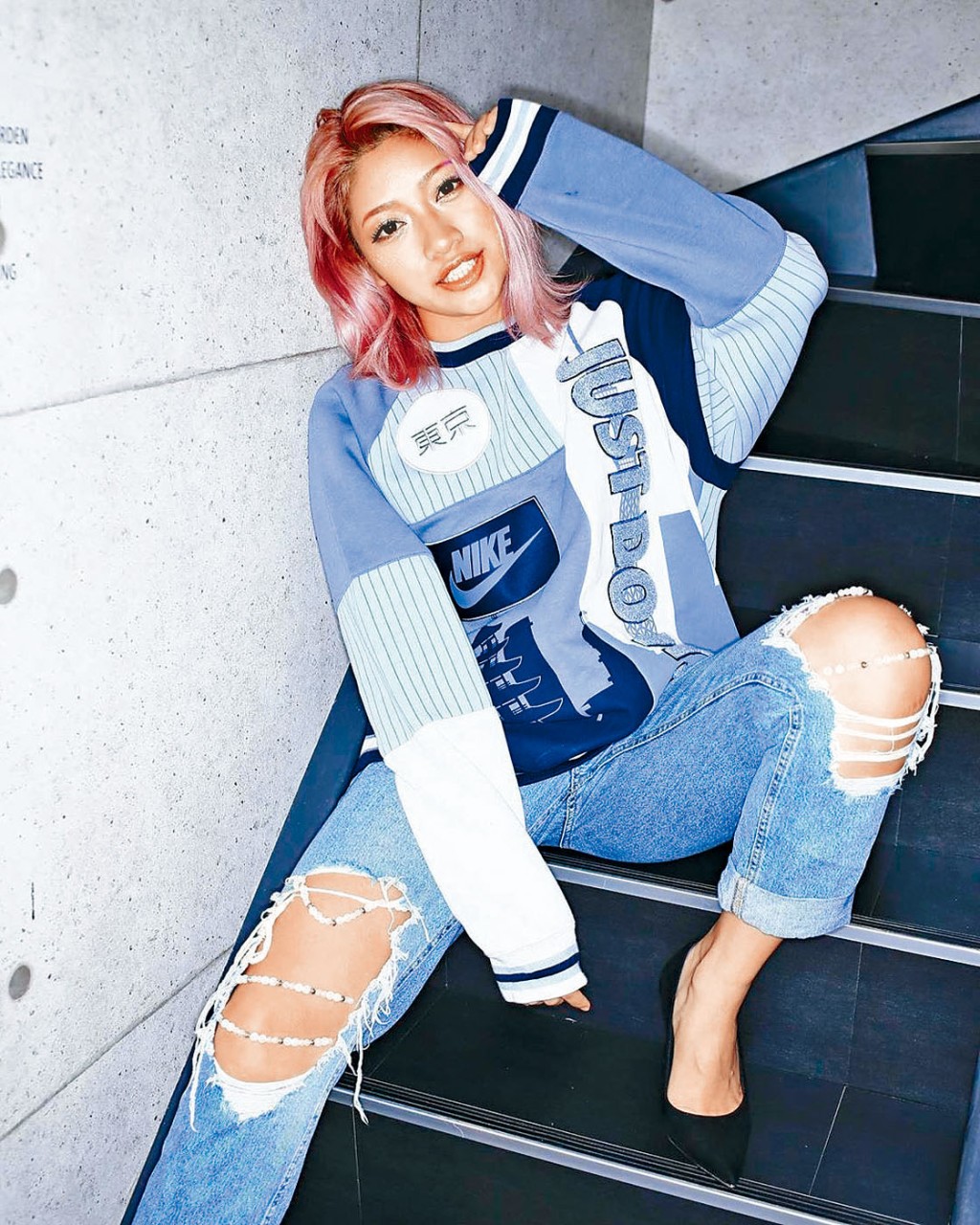 《雙層公寓》參加者兼摔角手木村花，日前因網絡欺凌自殺身亡，並於昨日舉殯。