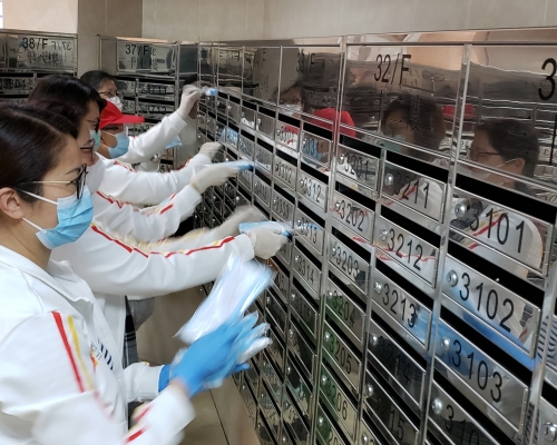 石怡樓居民獲分配 8,000 個口罩。公司提供