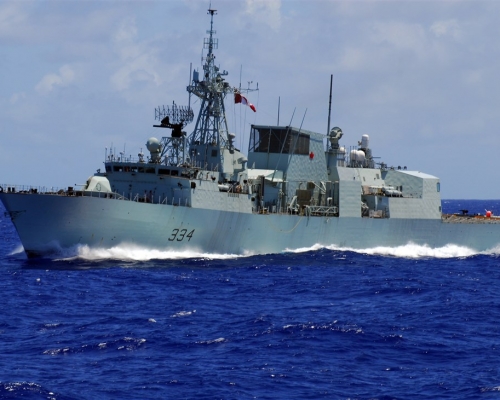 加拿大海軍巡防艦里賈納號18日清晨航經台灣海峽。網上圖片