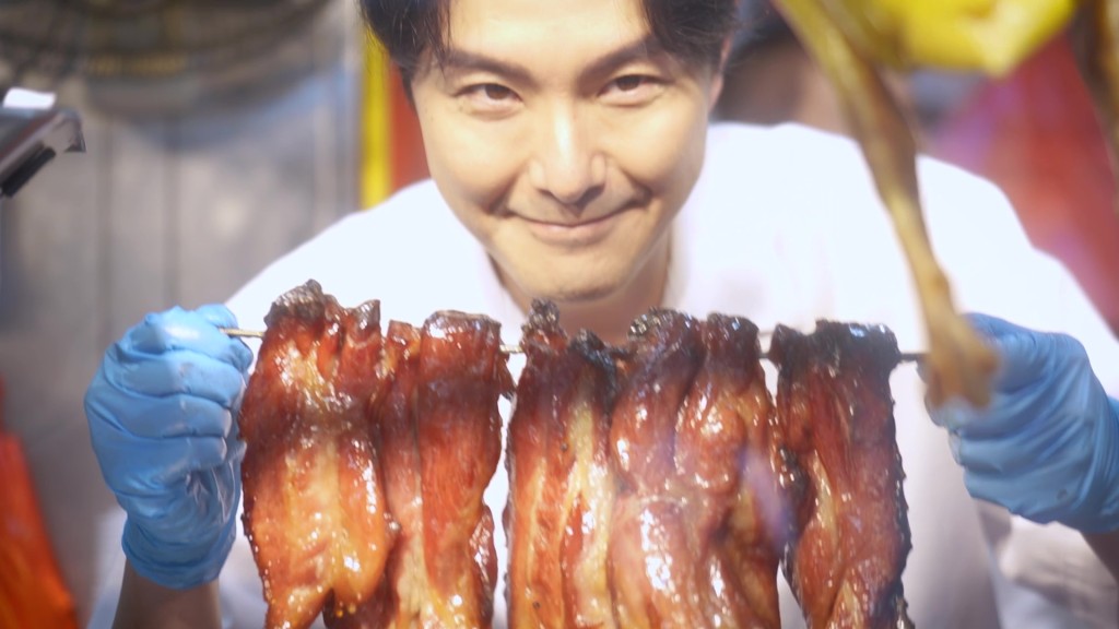 蕭正楠變「燒味師傅」。 蕭正楠變「燒味師傅」。