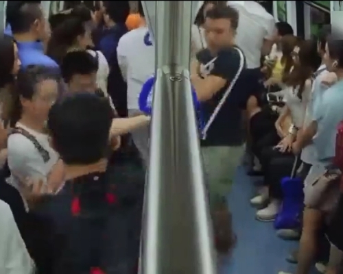 深圳一名男子為拍攝短片贏取人氣及點擊率,在地鐵造謠引起公眾恐慌。 影片截圖
