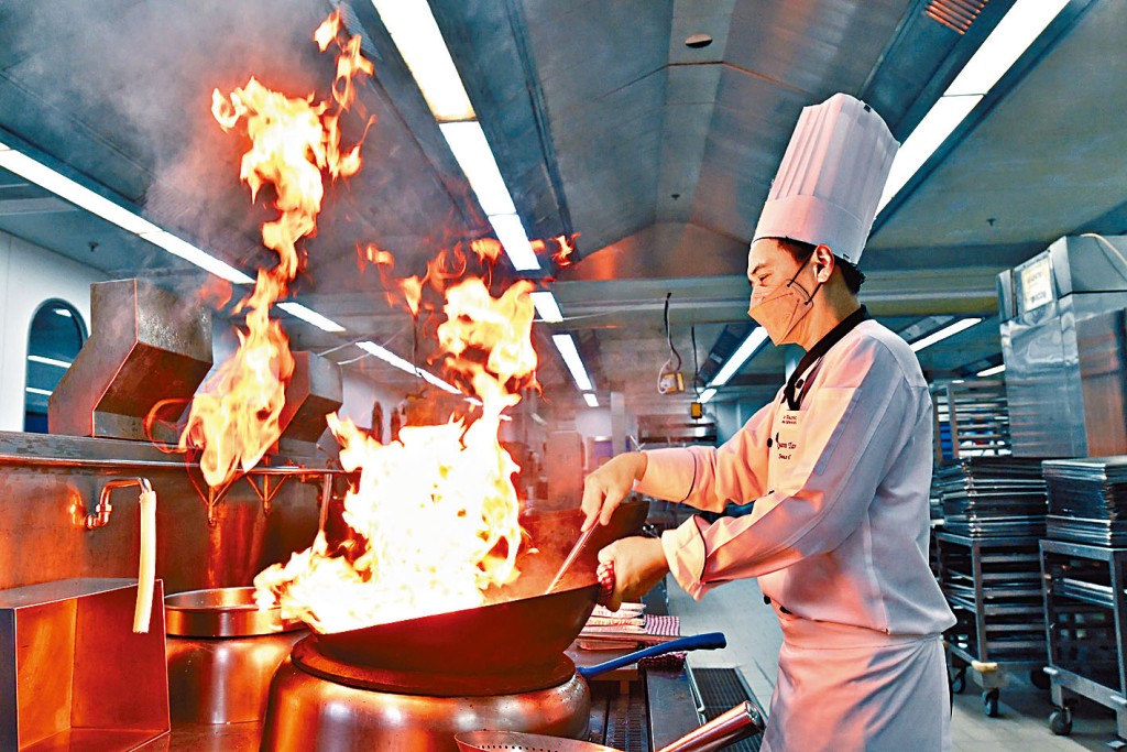 国泰推出多元膳食选择，「港式滋味」系列有地道广东菜式。