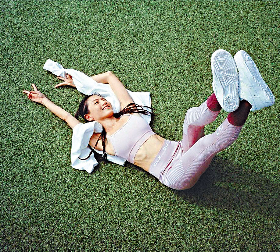 周「瘦」娜穿運動服連肋骨都現形。