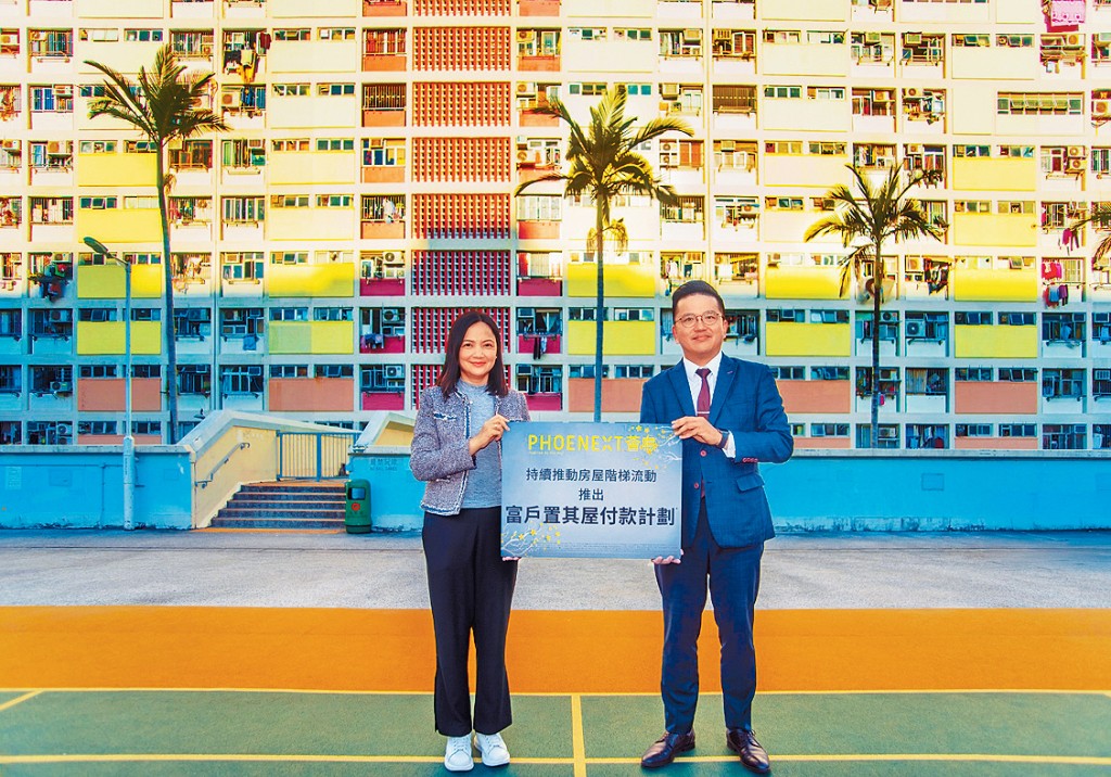宏安程德韻（左）表示，薈鳴推出至今錄150宗成交，涉金額7.23億。旁為陳永盟。