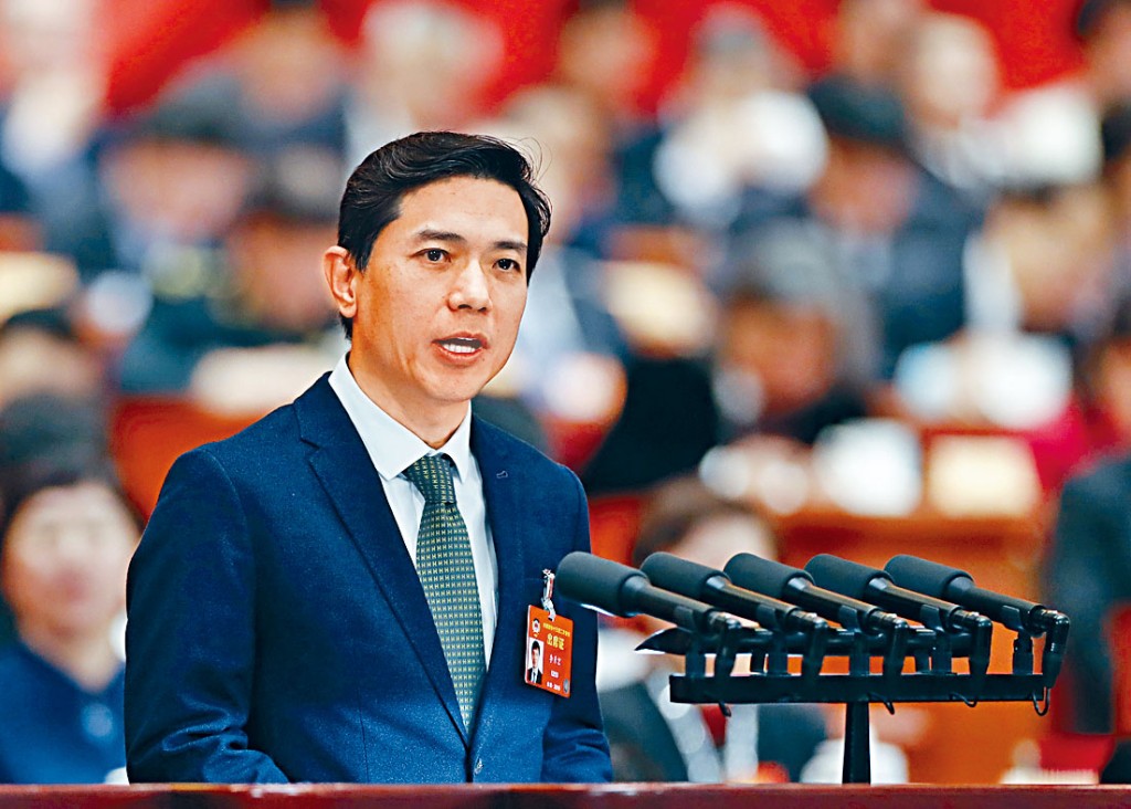 李彦宏认为，一定要有向前看两年的眼光。