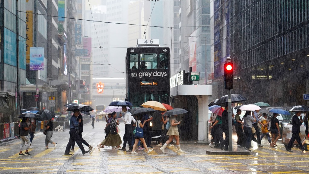 天文台｜強雨區正影響大嶼山一帶  料未來一兩小時本港部分地區雨勢較大