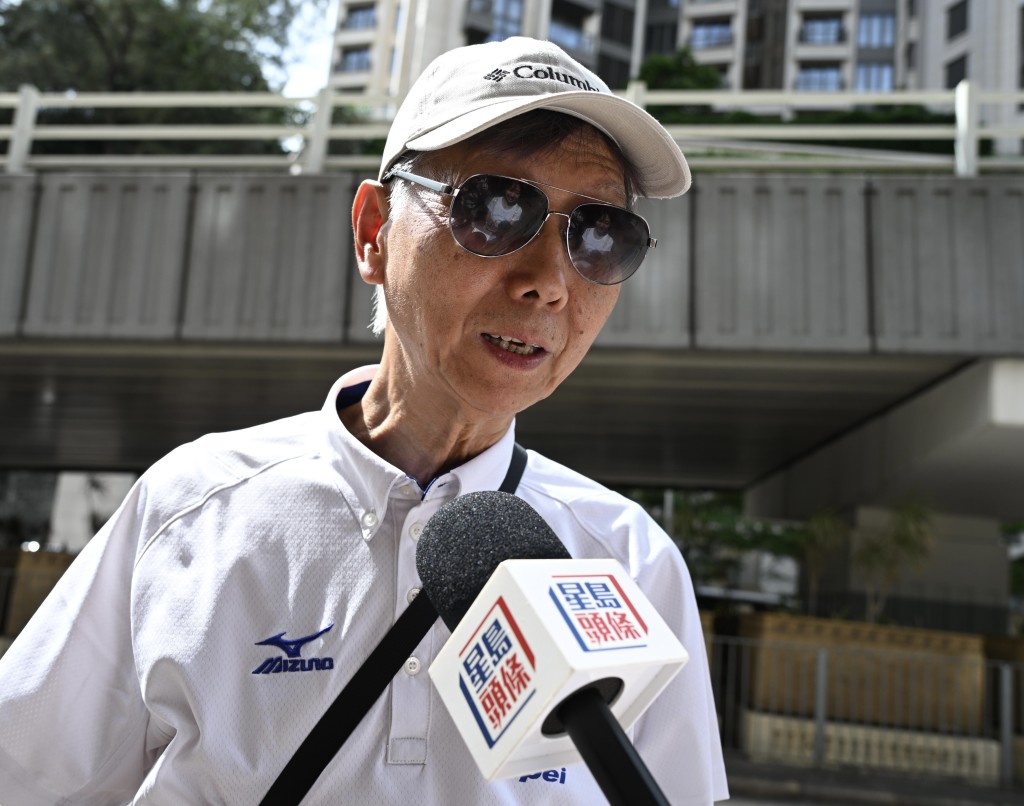市民李先生為店舖結業感到可惜。蘇正謙攝