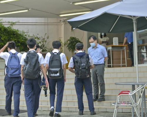 在新冠肺炎疫情和移民潮影響之下，學界出現「音樂椅效應」。