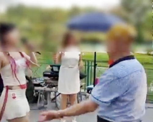 新抱稱老爺被屯門公園大媽呃後,搬入同住。(示意圖,非當事人)