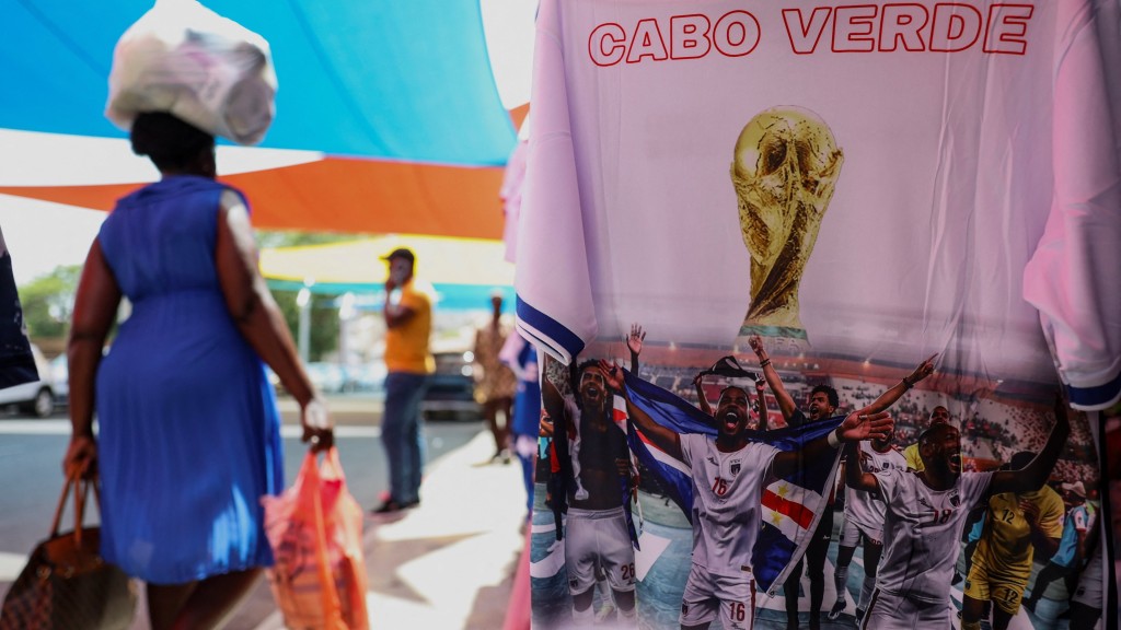 世界杯2026｜西非小国佛得角传奇式爆红，成功晋级32强。 路透社