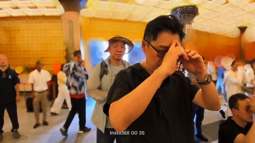 黃安拍片記錄自己在普陀山的經歷。 黃安拍片記錄自己在普陀山的經歷。