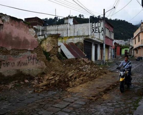 危地馬拉發生黎克特制6.9級強烈地震,造成最少5人死亡,7人受傷。