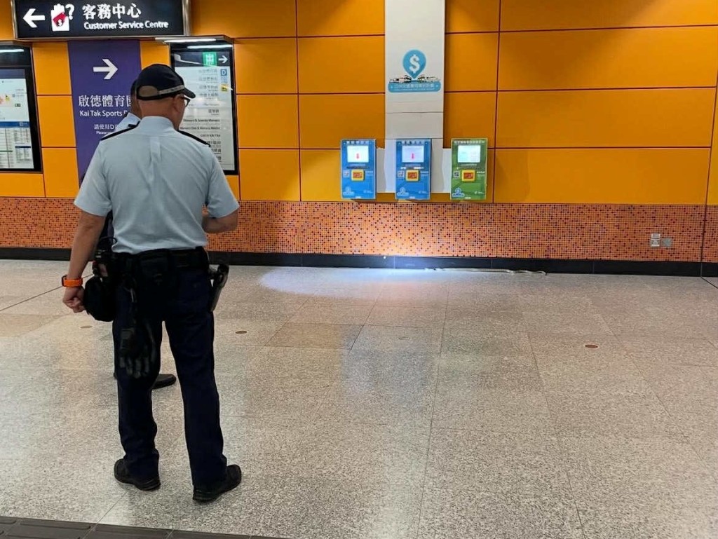 現場為港鐵啟德站內大堂位置。FB:車cam L(香港群組) 現場為港鐵啟德站內大堂位置。FB:車cam L(香港群組)