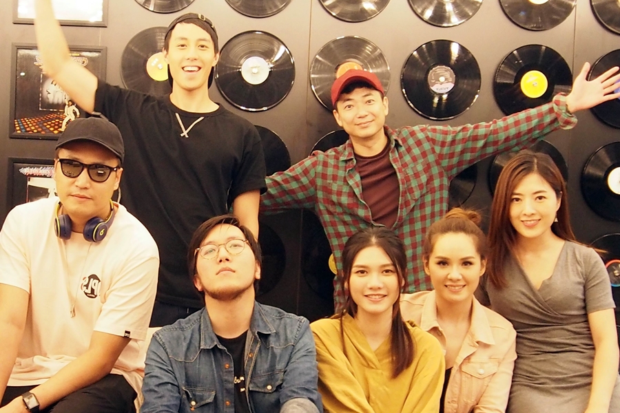 一眾演員夥同導演吳兆麟開 facebook live 暢談拍攝點滴。