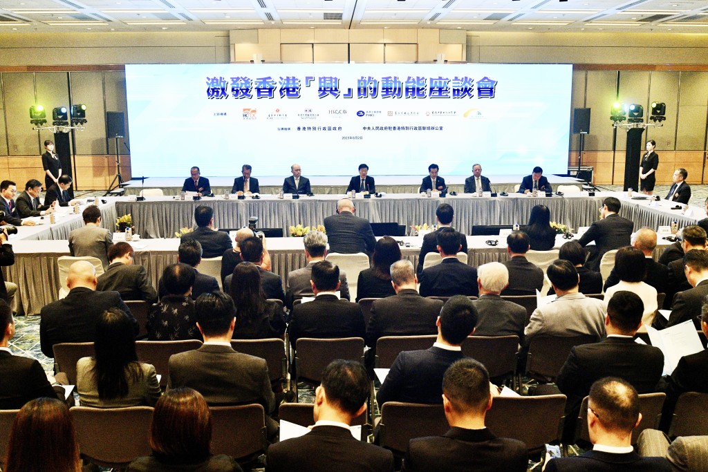 郑雁雄出席本港商会合办的「激发香港『兴』的动能座谈会」。资料图片