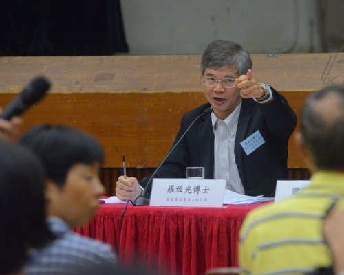 羅致光下周一起與商界及工會商討取消強積金對沖方案。