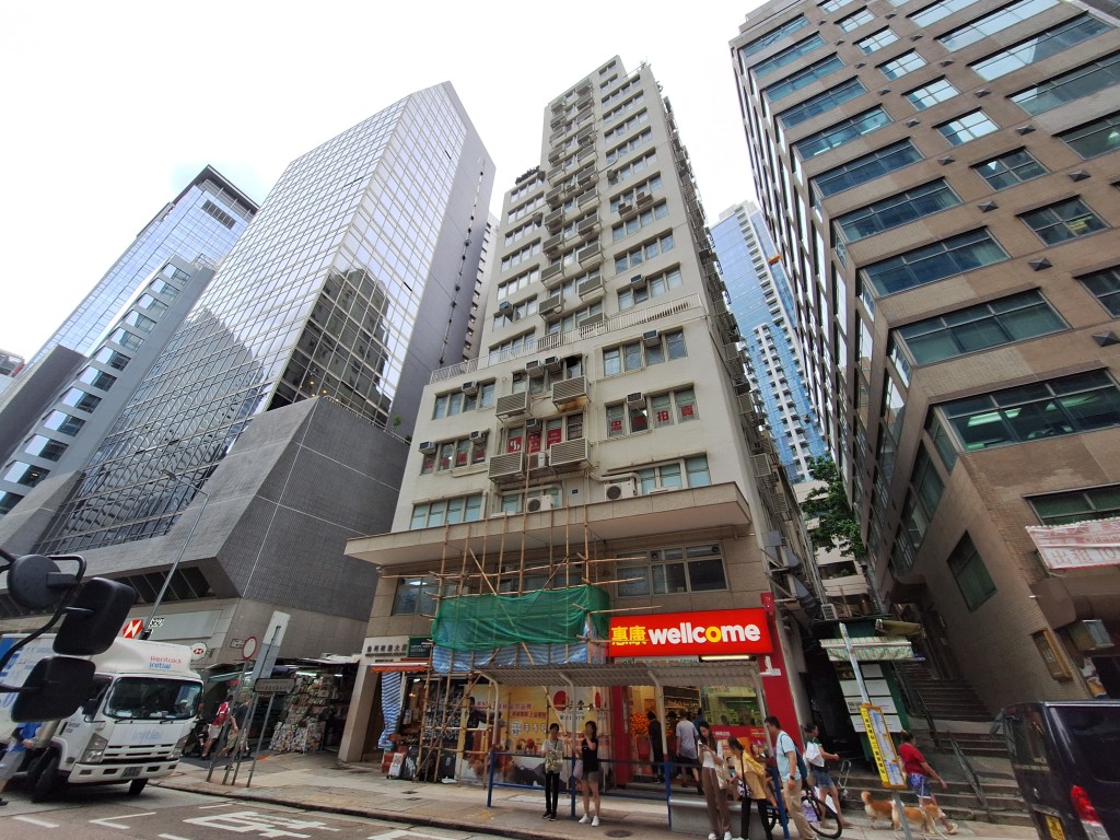 上環皇后大道中142至146號金利商業大廈地下B及C舖，由位元堂承租，月租約15萬。