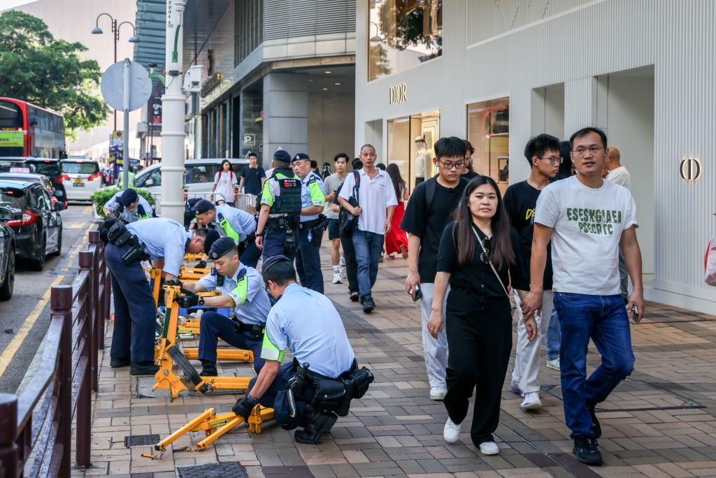 警方如火如荼準備封路。
