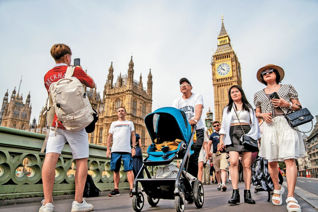 有移民顧問指，新門檻對移英港人造成顯著影響，勢必引發新一輪回流潮。